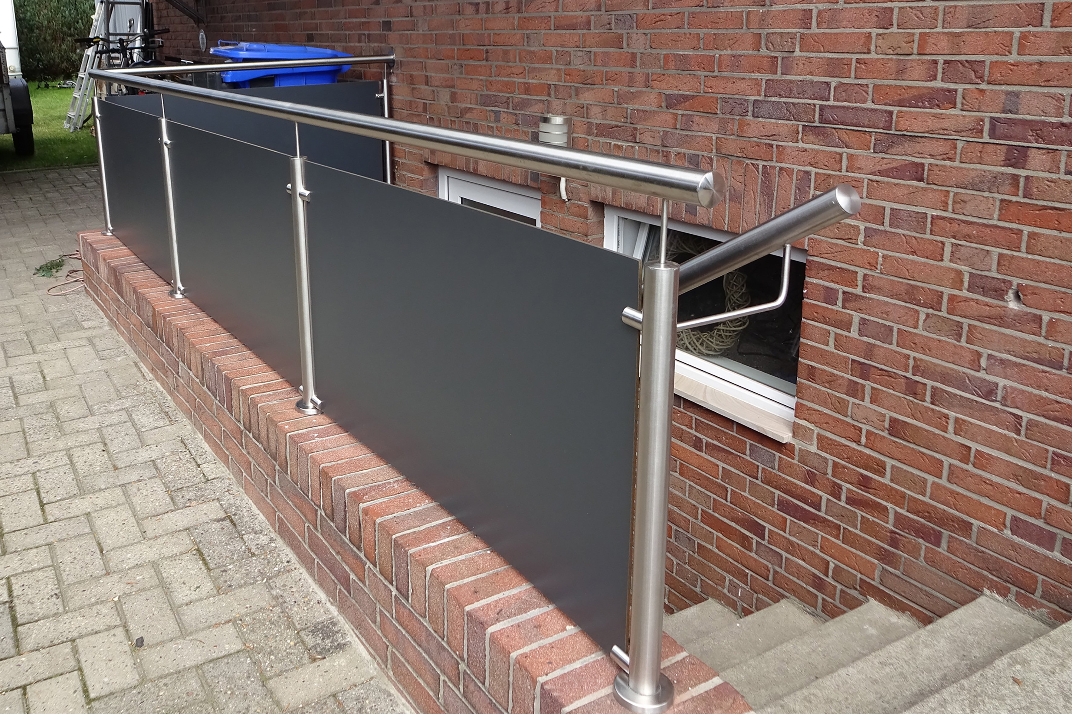 HPL Bau- und Fassadenplatte 8 mm anthrazit HPL Bau- und Fassadenplatte 8 mm anthrazit