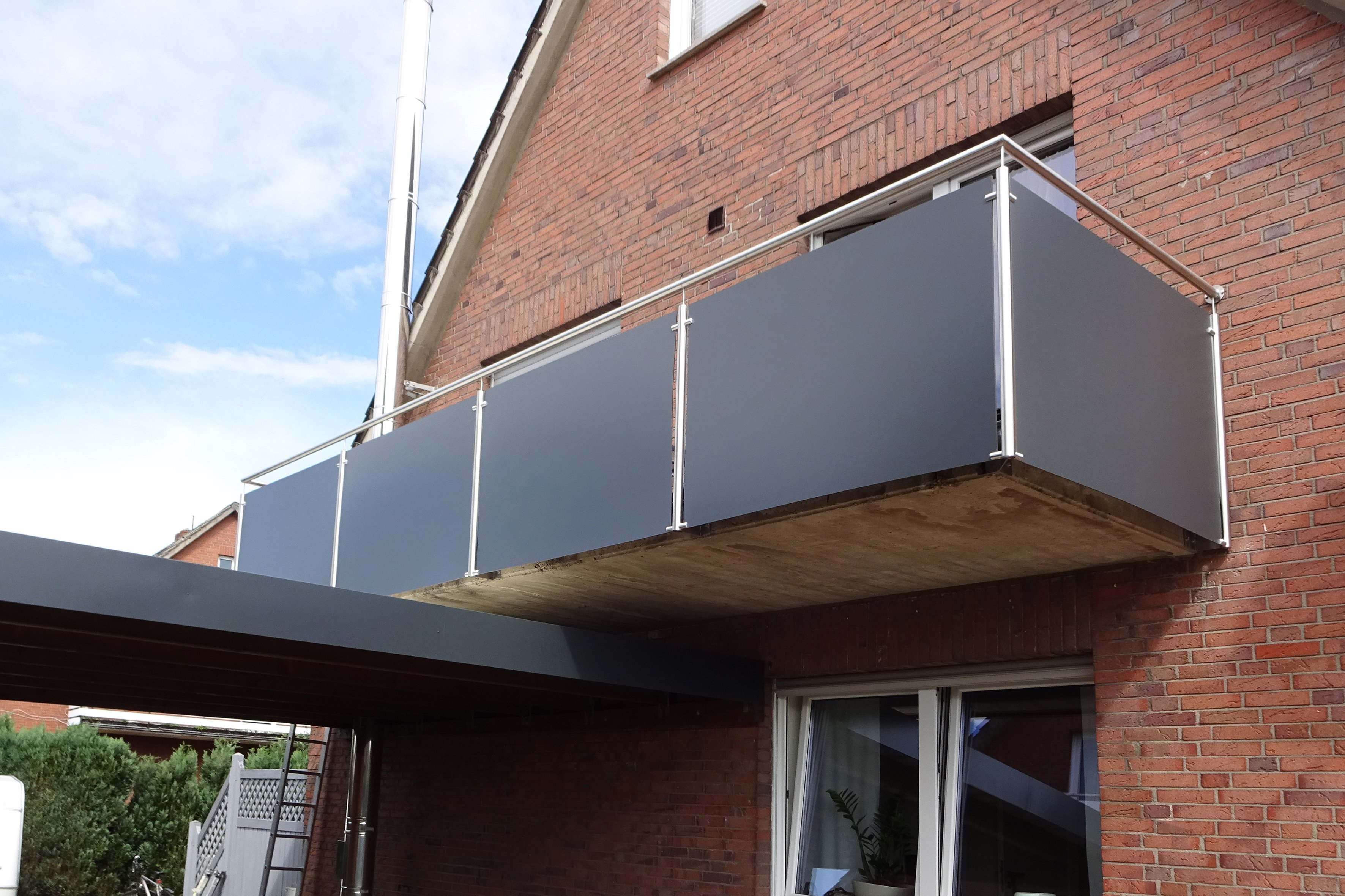 HPL Bau- und Fassadenplatte 8 mm anthrazit HPL Bau- und Fassadenplatte 8 mm anthrazit